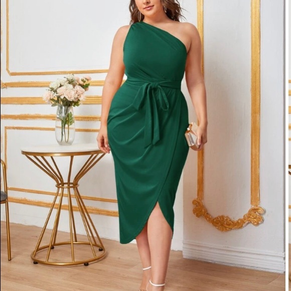 green emerald velvet dress SHEIN VCAY Ditsy Floral Knot Side Wrap Dress, M1552647, Green, M: Buy  Online at Best Price in Egypt